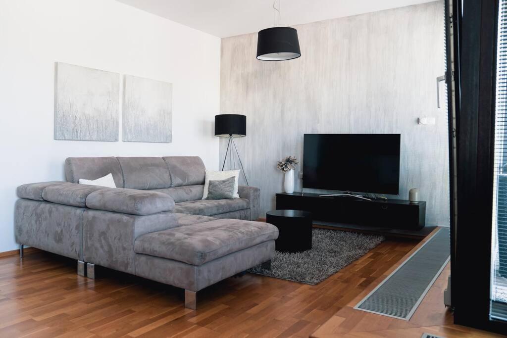 Prague Marina River View Apartment Close To City Centre Free Parking Exteriér fotografie