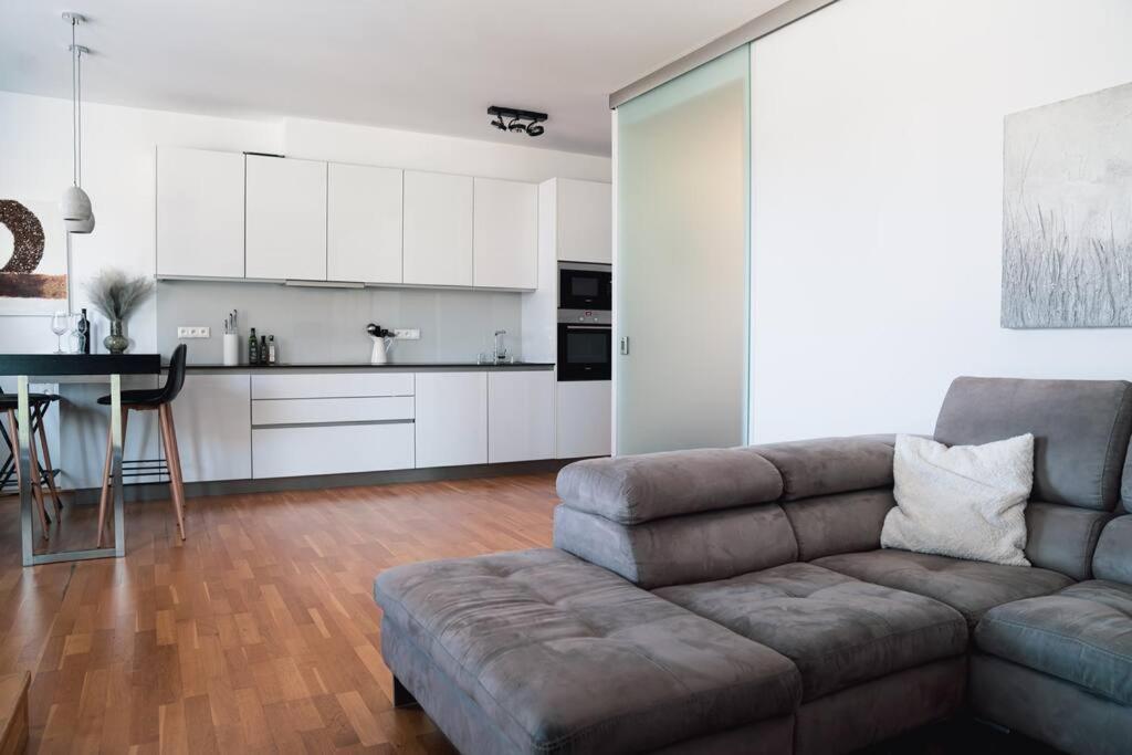 Prague Marina River View Apartment Close To City Centre Free Parking Exteriér fotografie